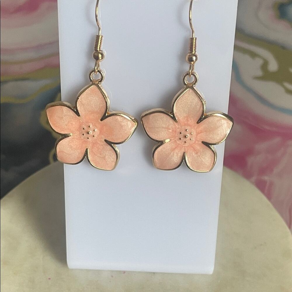 Elegant Floral flower Gold and Pink Earrings